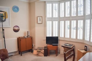 TV - Quirky 1 Bedroom Apartment at Seven Dials (Brighton)