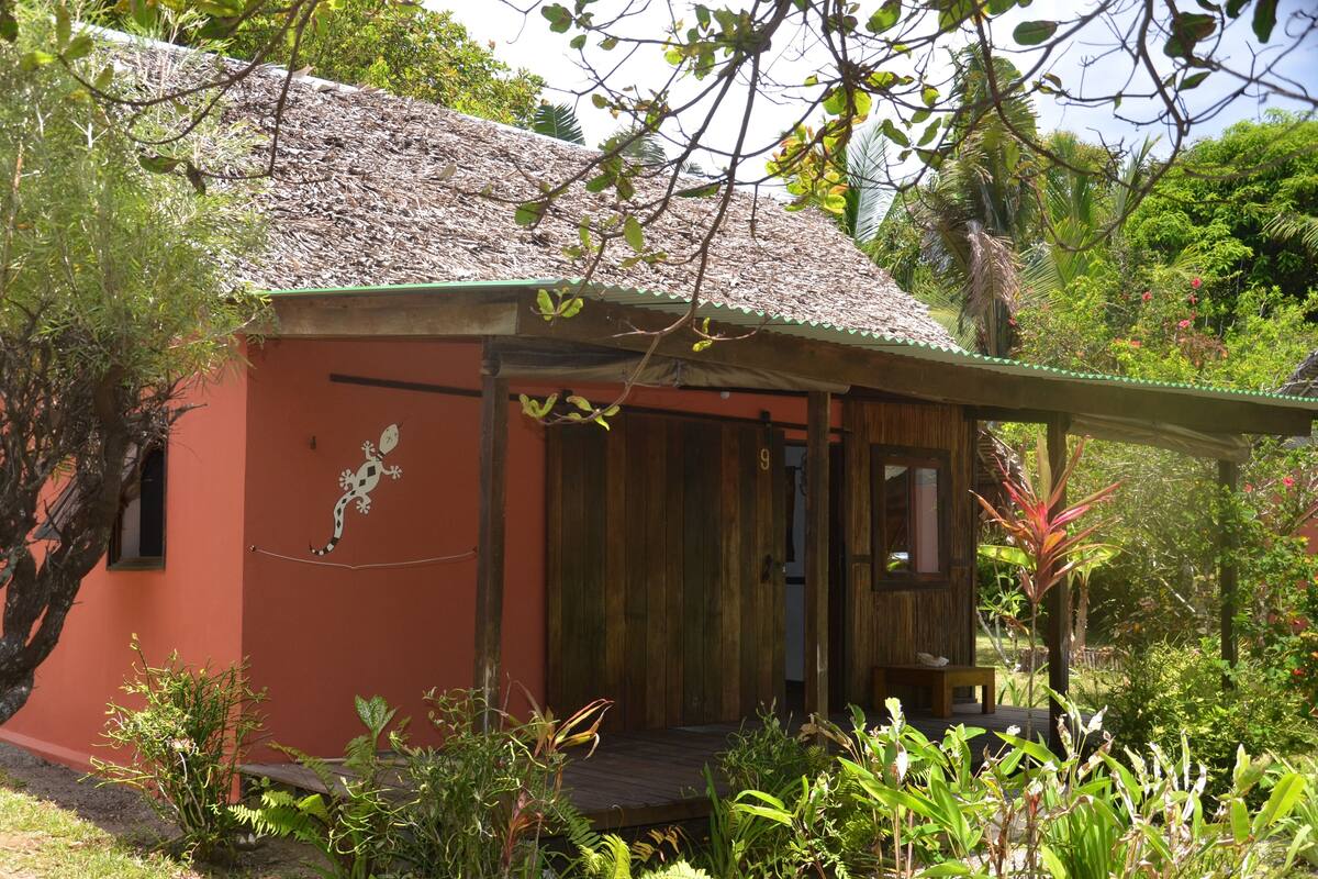 Standard Bungalow, 1 King Bed, Non Smoking | In-room safe, desk, cribs (free), rollaway beds (surcharge)