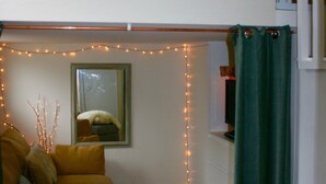 20-inch TV with digital channels - Studio Flat Near Primrose Hill (London)