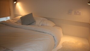 Bed sheets - Studio Flat Near Primrose Hill (London)