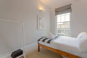 Huoneisto (1 Bedroom) | 1 makuuhuone, työpöytä, kannettavalle tietokoneelle sopiva työtila