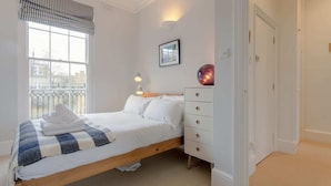 Leilighet (1 Bedroom) | 1 soverom, skrivebord, skrivebord for bærbar PC og strykejern/-brett