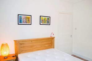 Apartment (1 Bedroom) | 1 bedroom, iron/ironing board, free WiFi, bed sheets - Bright & Cosy Home Near City Centre (Edinburgh)