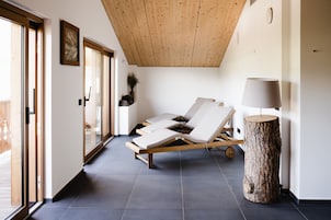 Sauna, steam room, massages