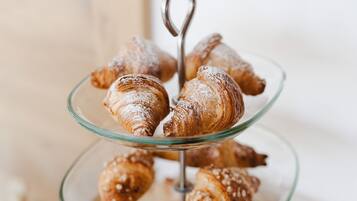 Free daily full breakfast