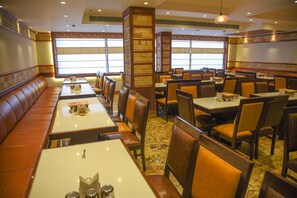 Restaurant - Bharawan Clarks Inn Express (Amritsar)