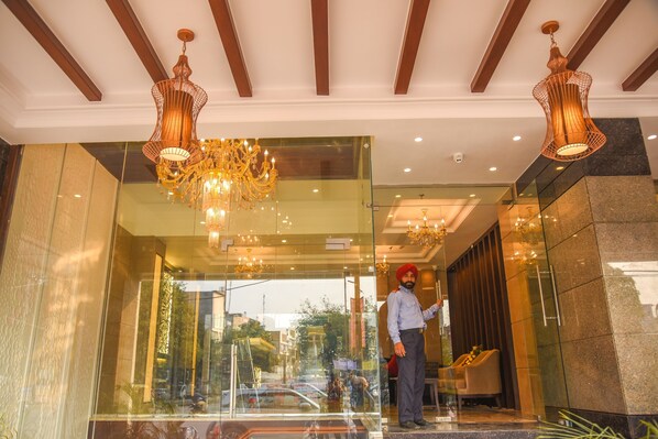 Property entrance - Bharawan Clarks Inn Express (Amritsar)