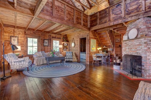 Charming lakefront cabin close to Acadia National Park