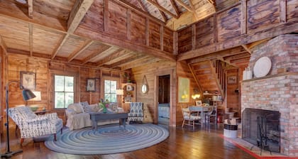 Charming lakefront cabin close to Acadia National Park