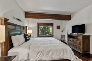 4 bedrooms, iron/ironing board, travel cot, free WiFi
