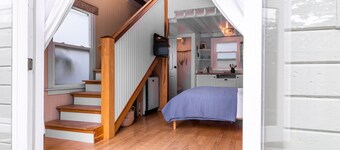 Small Beach Cottage near the Coastal Trail and The Ritz