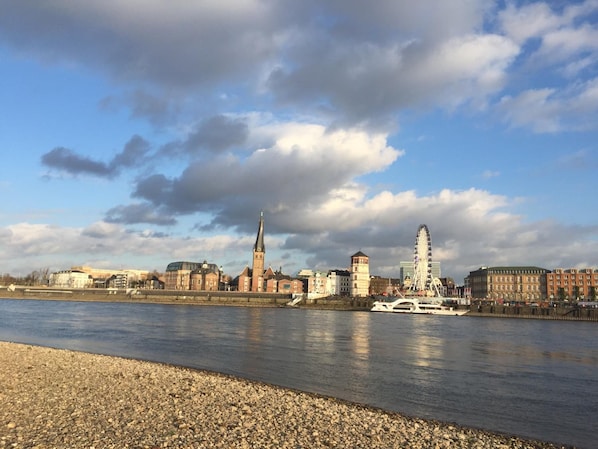 Beach nearby - Barcelona Bed & Breakfast (Düsseldorf)