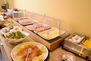 Breakfast buffet - Barcelona Bed & Breakfast (Düsseldorf)