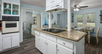 POOL House on the Kemah Boardwalk w BIKES