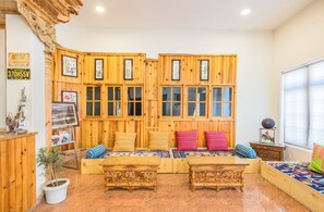 Coin salon dans le hall