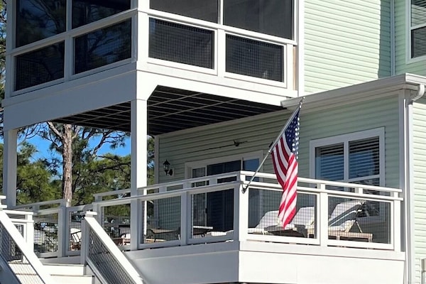 Bay Breezes on the screen porch : sunshine & sunset on the deck!