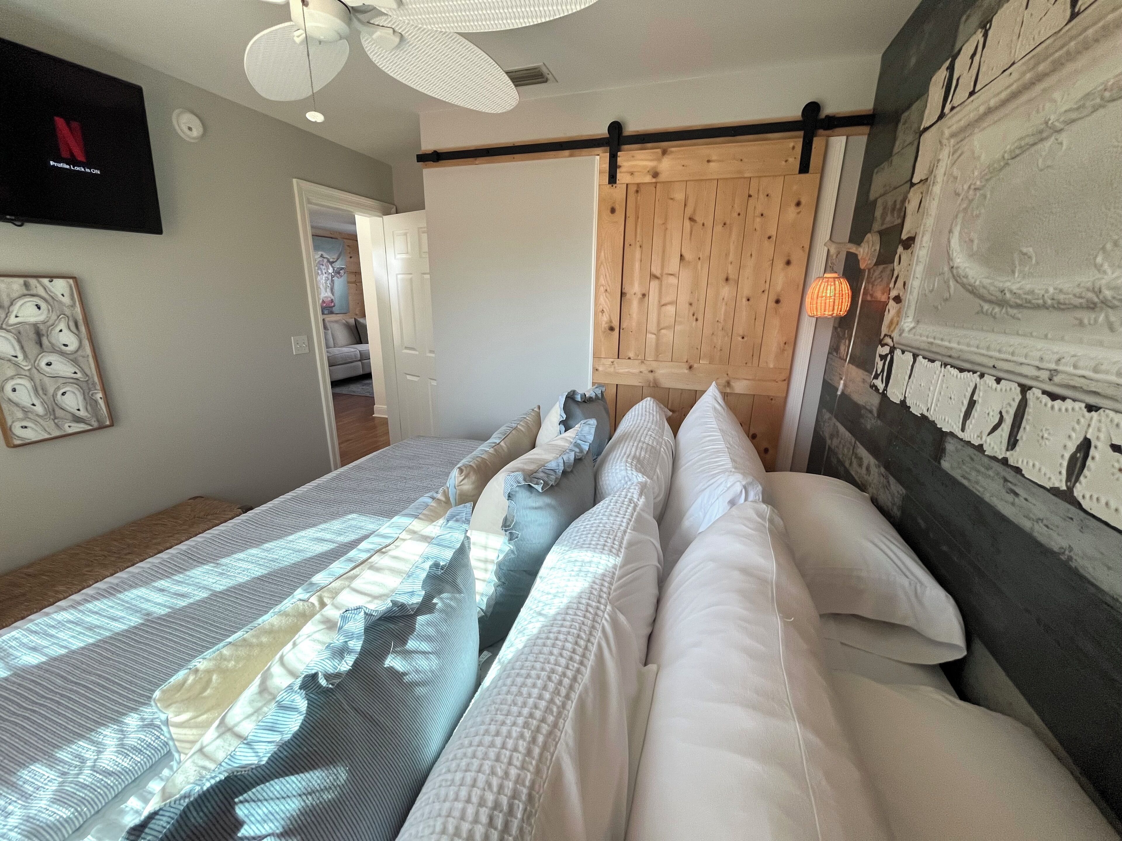 KING connects to the upstairs den