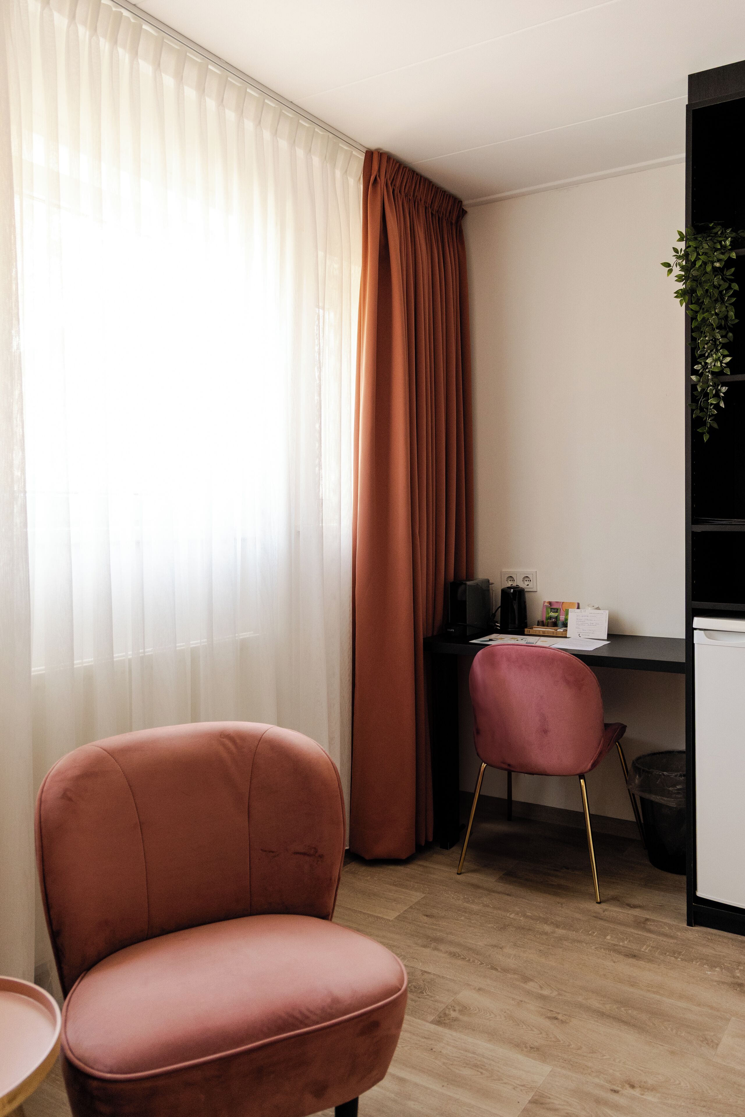 superior room | 1 bedroom, in-room safe, individually decorated, desk