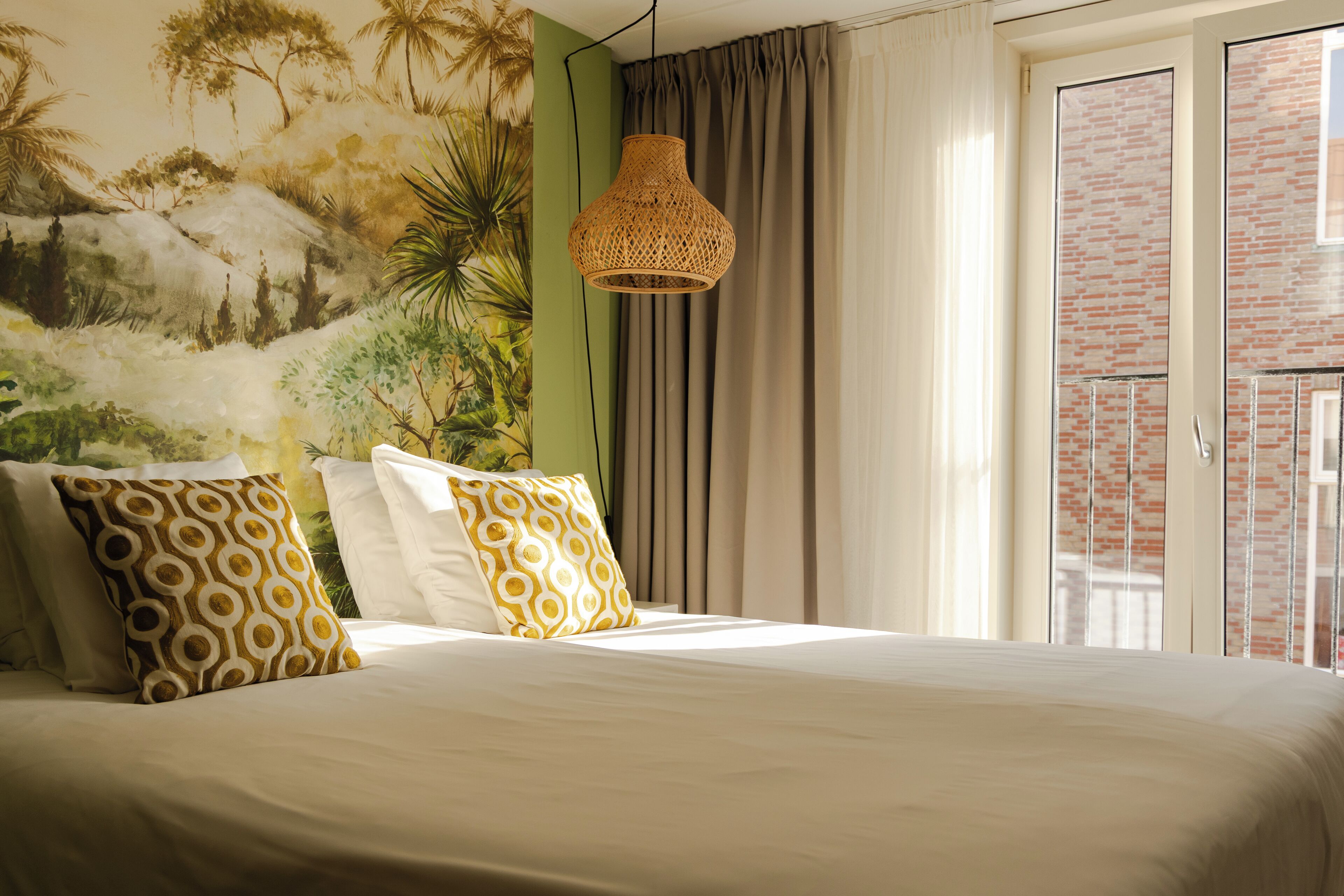 deluxe room | 1 bedroom, in-room safe, individually decorated, desk