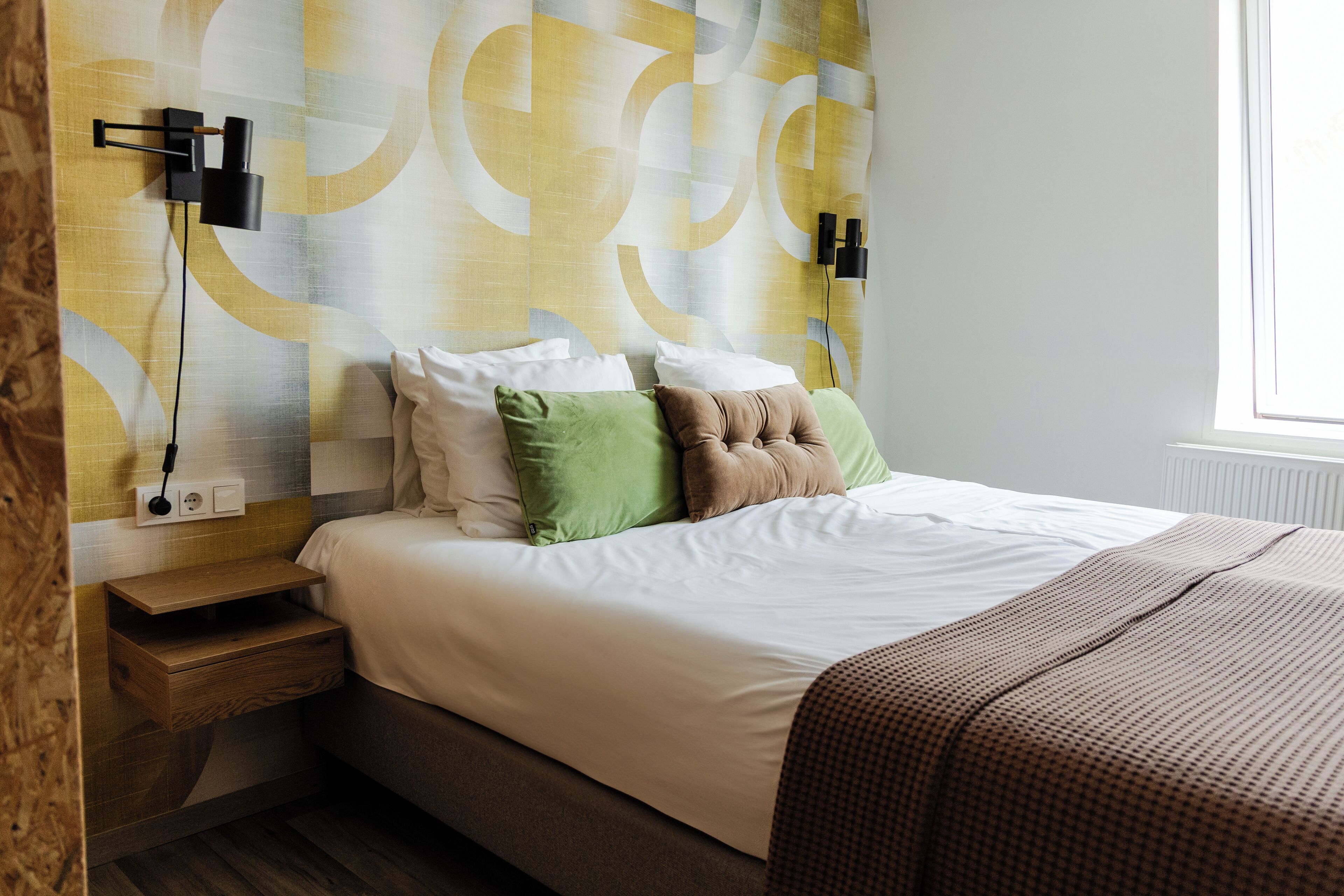 deluxe room | 1 bedroom, in-room safe, individually decorated, desk