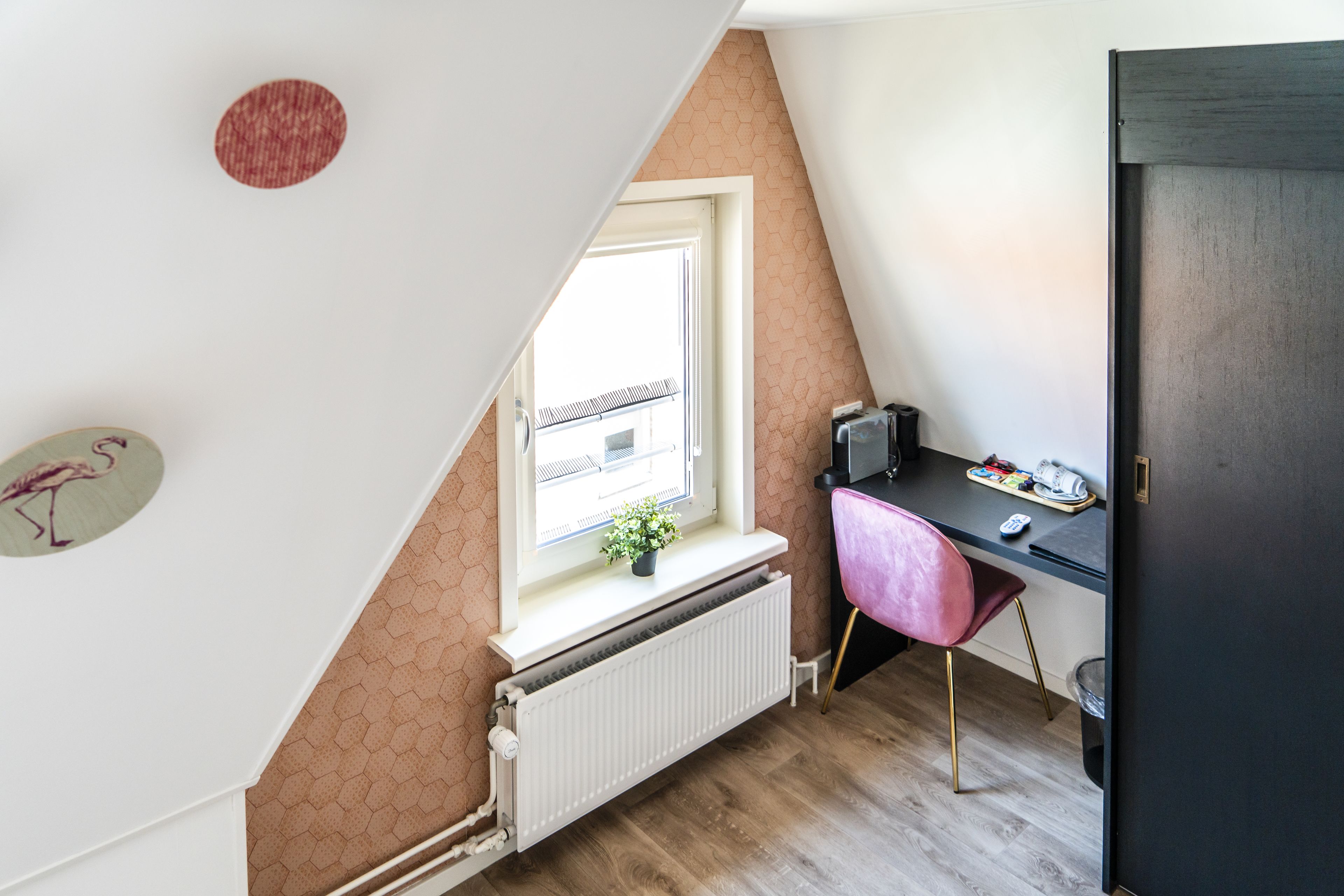 superior room | 1 bedroom, in-room safe, individually decorated, desk