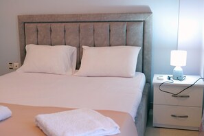 Tweepersoonskamer | Een bureau, een strijkplank/strijkijzer, gratis wifi, beddengoed