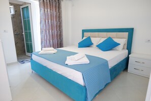 Double Room | Desk, iron/ironing board, free WiFi, bed sheets - Vila Klevis (Sarandë)