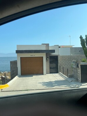 المنطقة المحيطة بالمنشأة