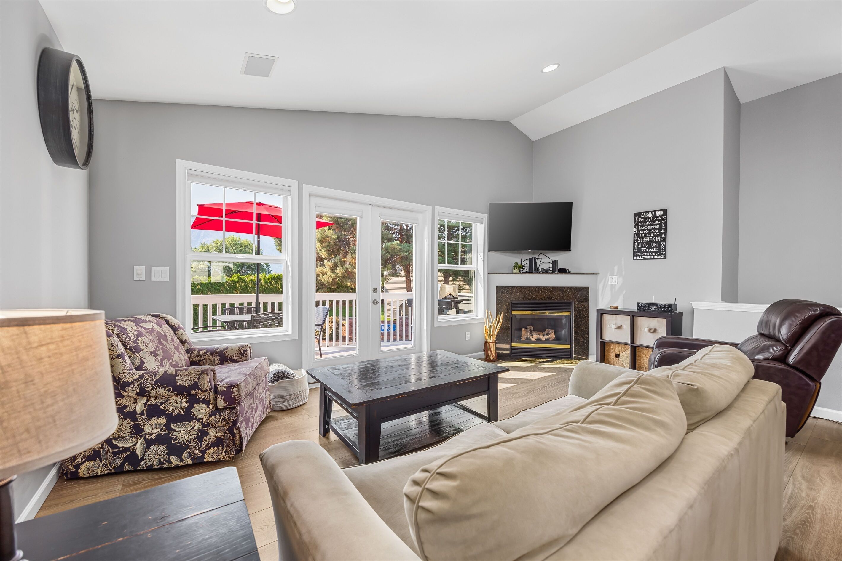 Smart TV, fireplace, DVD player