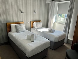 Twin Room | Hypo-allergenic bedding, Select Comfort beds, desk, laptop workspace