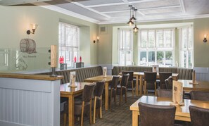Family dining - The Valley Anglesey (Holyhead)