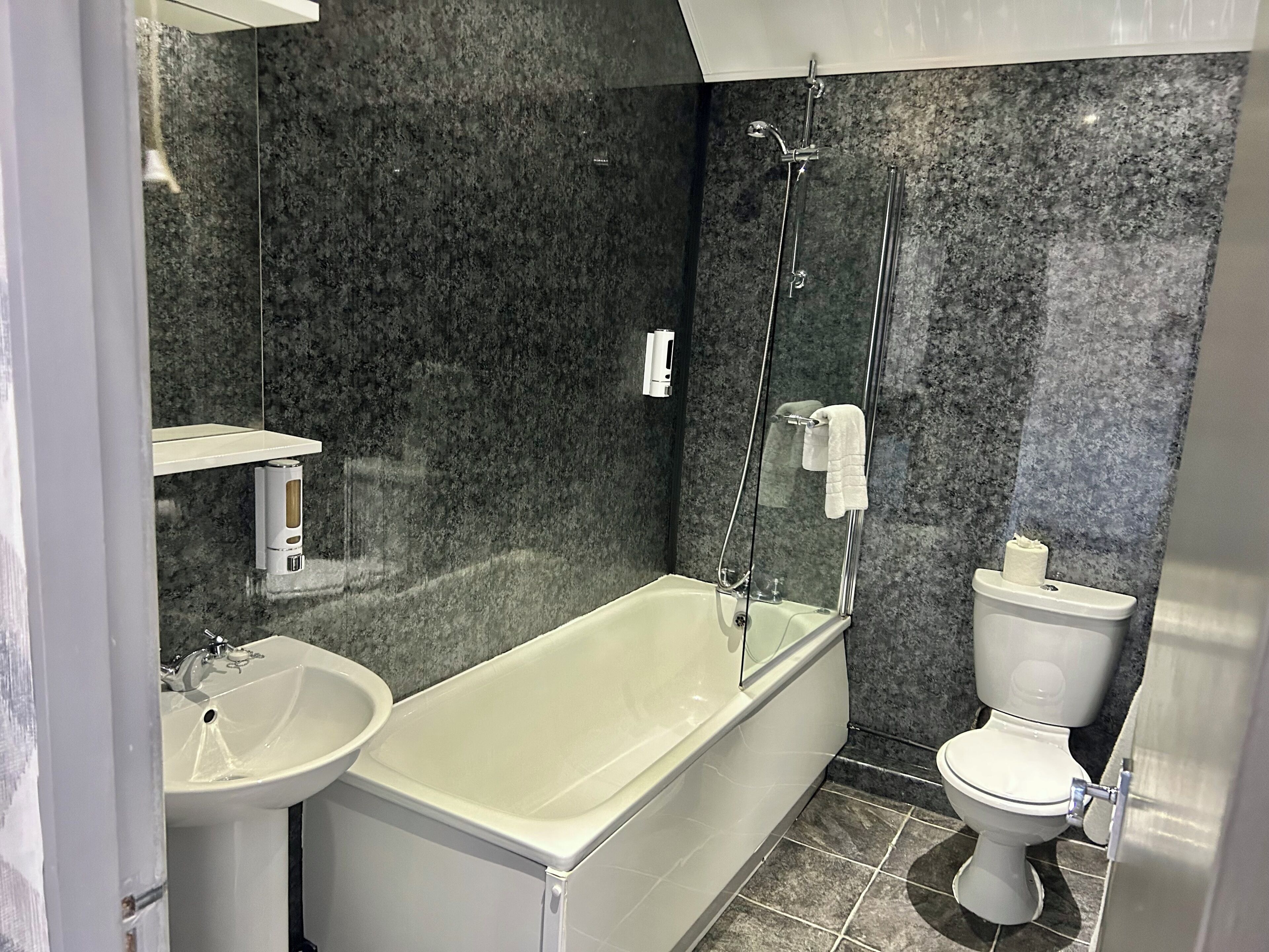 standard double room | 1 bedroom, hypo-allergenic bedding, select comfort beds, desk