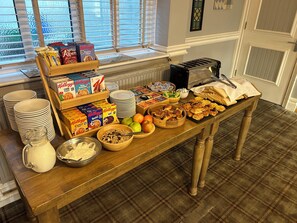 Daily cooked-to-order breakfast (GBP 12.50 per person)