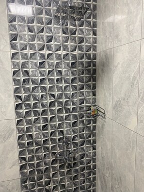 Standard Double or Twin Room | Bilik Mandi | Pancuran mandi, kelengkapan dandanan diri percuma, pengering rambut 