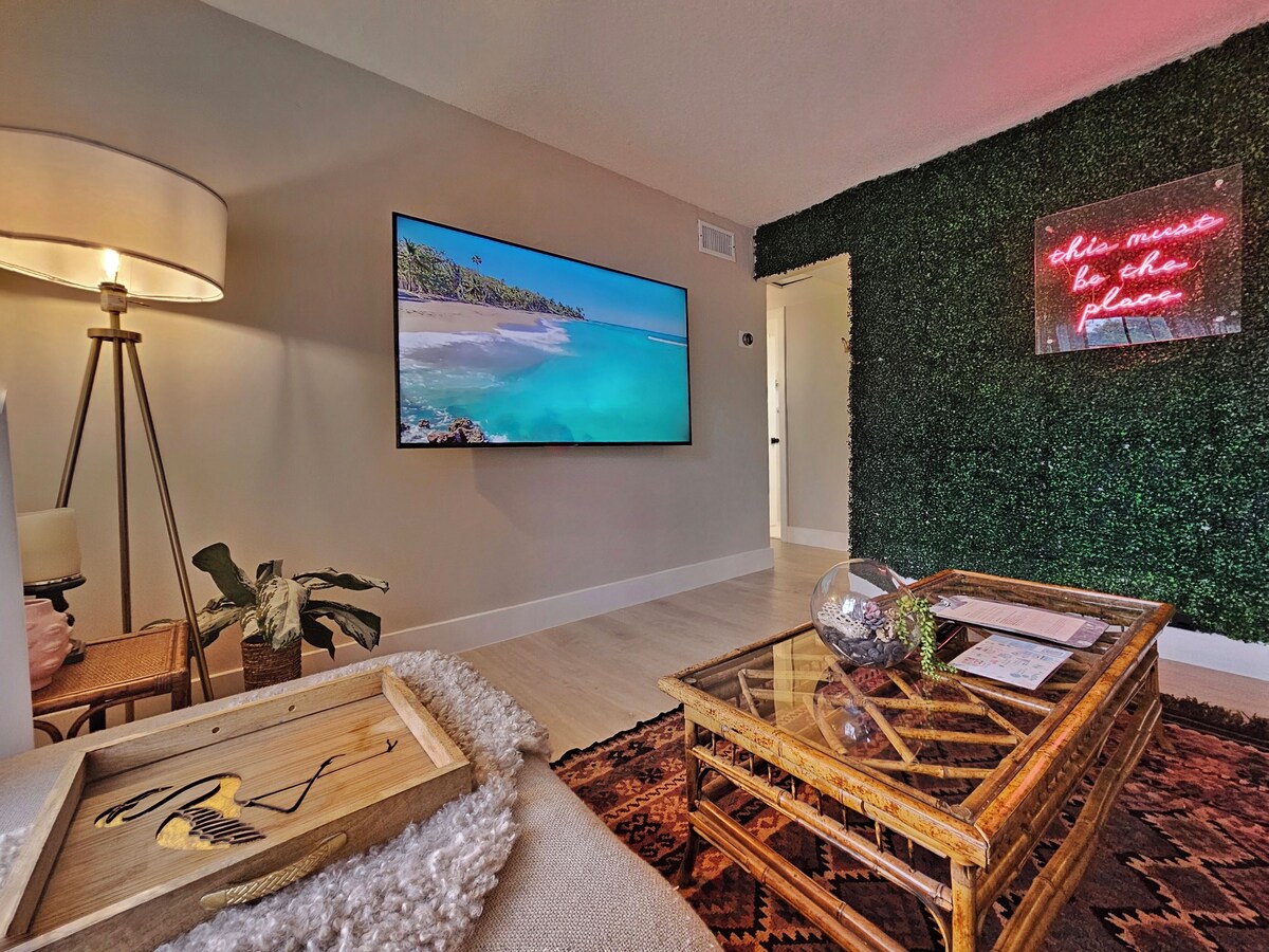 1 King, 2 Queen,1 twin, washer dryer, near parks & FTL Marine center