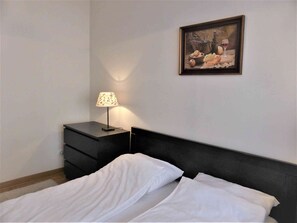 1 bedroom, in-room safe, desk, iron/ironing board - Very fast internet suitable for working online (Belgrade)