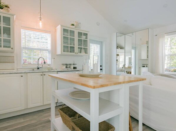 Interior - Mahone Bay Hide-Away  (Mahone Bay)