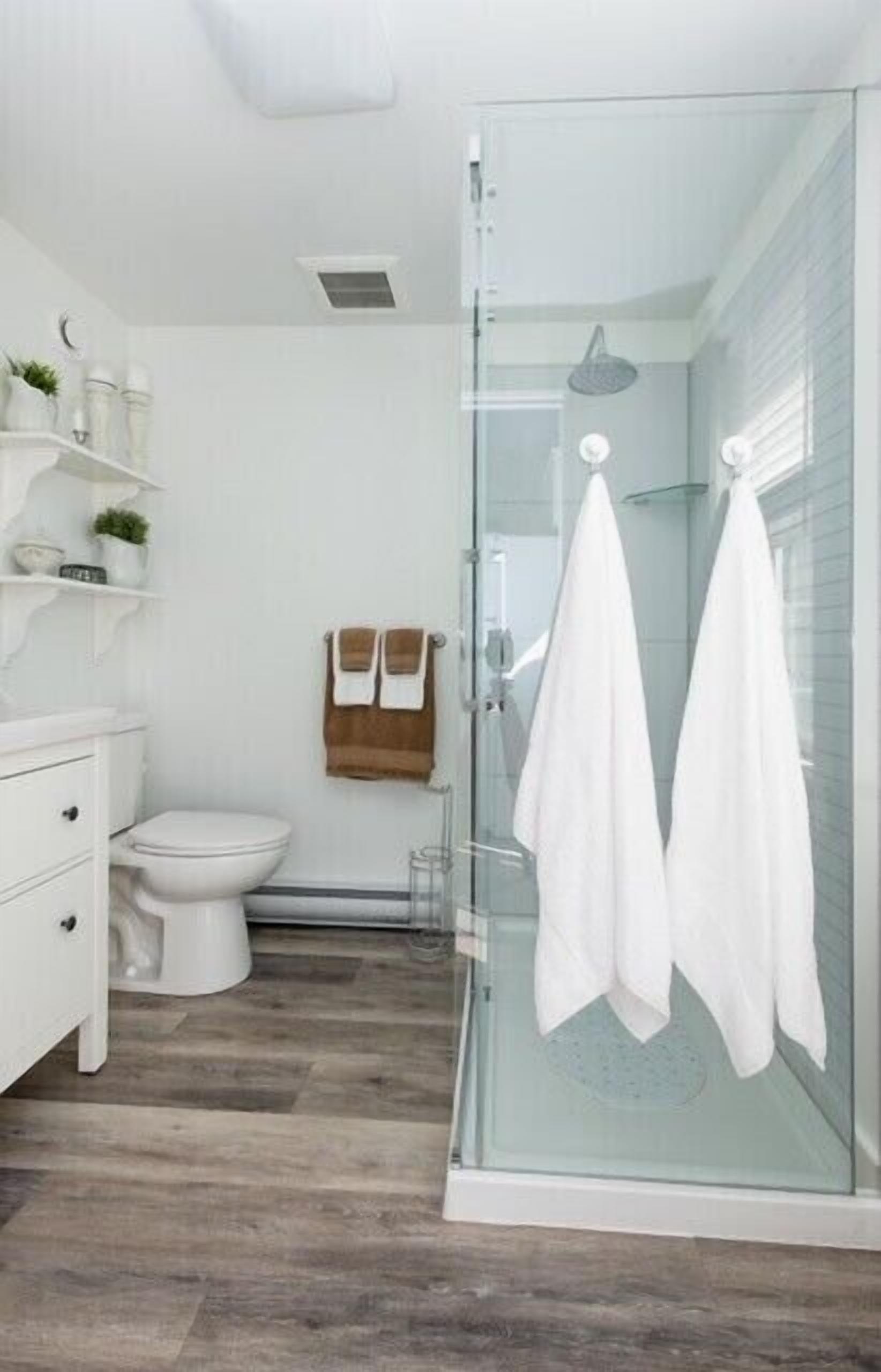 مجف فات شعر، مناشف، شامبو، ورق حمّام