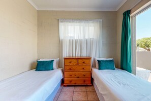 Casa clásica | 3 dormitorios, cortinas opacas, tabla de planchar con plancha