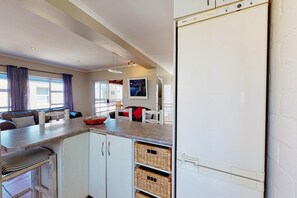 Casa clásica | Cocina privada | Frigorífico grande, microondas, horno y placa de cocina