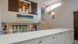 Classic Villa, 2 Bedrooms, Non Smoking, Lagoon View | Dapur peribadi