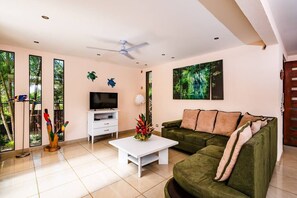 TV - Oro del Sol 16, private pool with High speed internet and BBQ in a great location (Tamarindo)