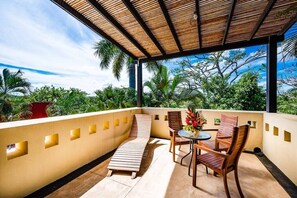 Property grounds - Oro del Sol 16, private pool with High speed internet and BBQ in a great location (Tamarindo)