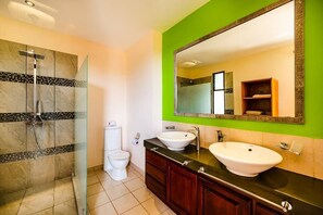 ヘアドライヤー、タオル