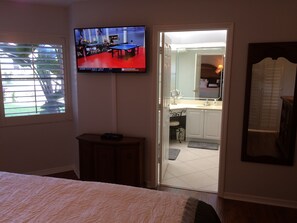 3 bedrooms, iron/ironing board, free WiFi, bed sheets - Tropical Paradise Vacation at Valencia in Pelican Bay. BOOK NOW FOR 10% DISCOUNT (Naples)