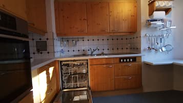Comfort Apartment | Private kitchen | Full-sized fridge, microwave, oven, stovetop