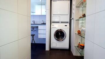 Comfort Apartment | Bathroom | Shower, hydromassage showerhead, hair dryer, bidet