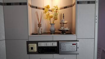 舒適公寓 | 浴室 | 淋浴設備、水療按摩蓮蓬頭、吹風機、坐浴桶