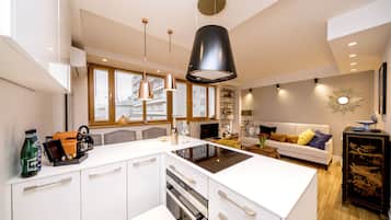 Premium-Apartment | Eigene Kochnische | Kühlschrank, Ofen, Herdplatte, Geschirrspüler