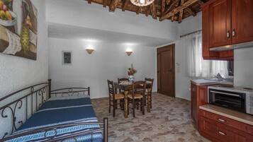 Comfort Apartment, Multiple Beds, Pool View | Extra beds